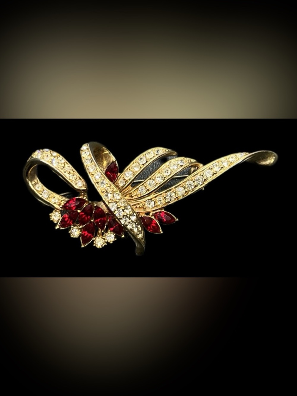 Hollywood Regency EUC Red & Clear Pave Rhinestone Gold
Tone Spray Pin Brooch